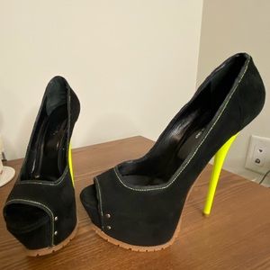 ITALIA BOUTIQUE 1969 SUEDE PLATFORMS